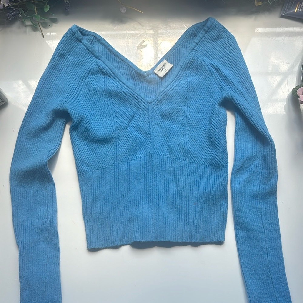 Abercrombie and Fitch Sweater Top in Azur